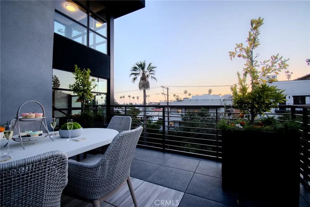 150 S Oak Knoll #202 Pasadena, CA 91101