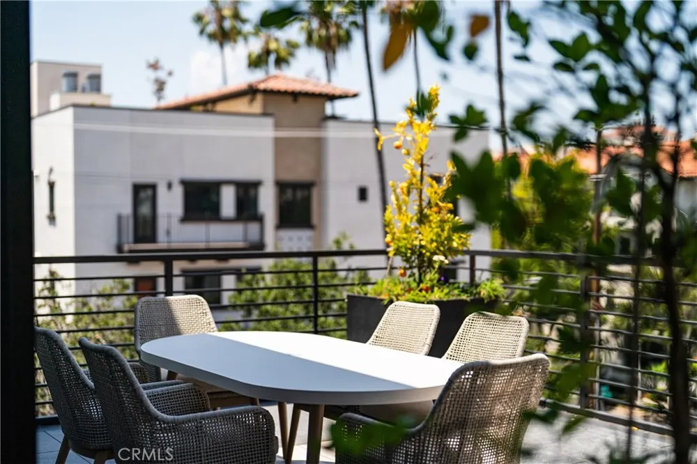 150 S Oak Knoll #202 Pasadena, CA 91101