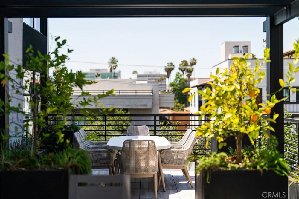 150 S Oak Knoll #202 Pasadena, CA 91101