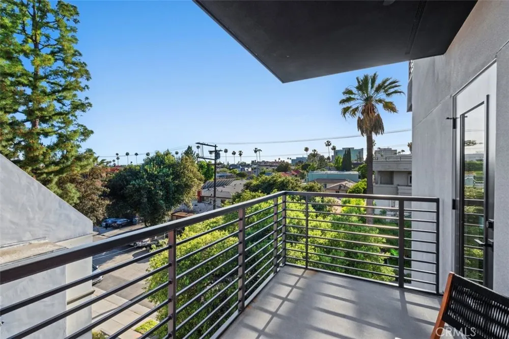150 S Oak Knoll #202 Pasadena, CA 91101