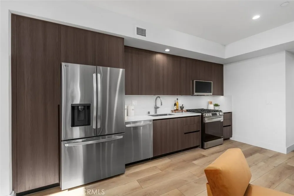 150 S Oak Knoll #202 Pasadena, CA 91101