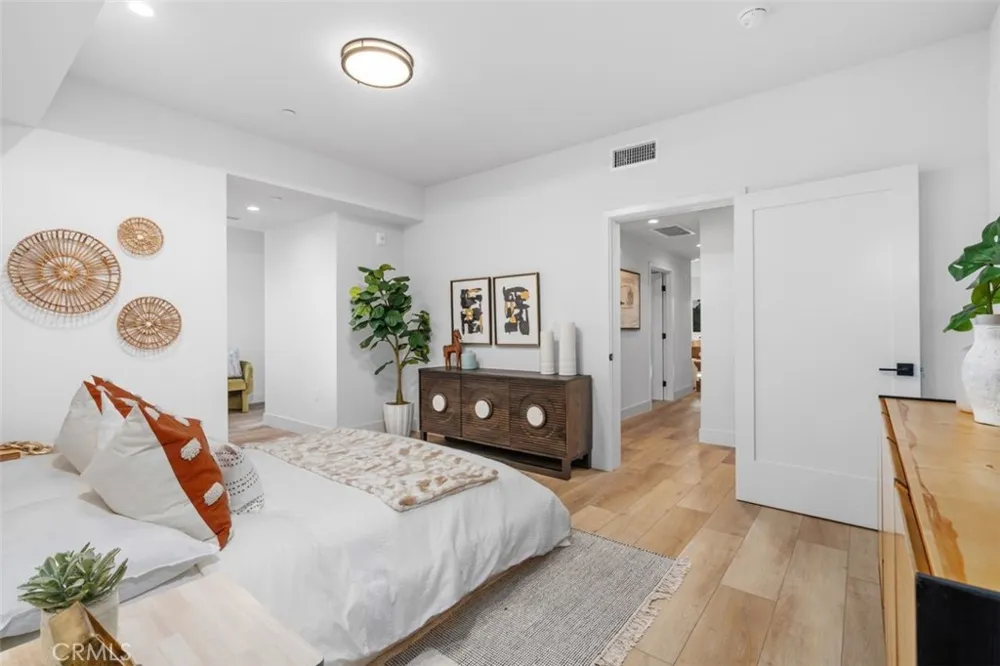 150 S Oak Knoll #202 Pasadena, CA 91101