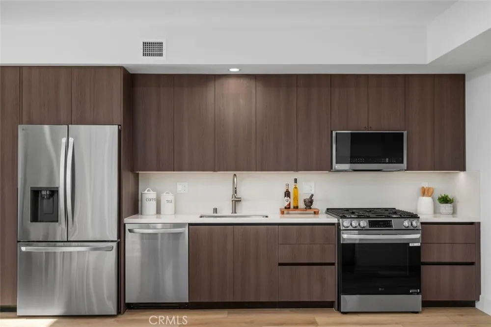 150 S Oak Knoll #202 Pasadena, CA 91101