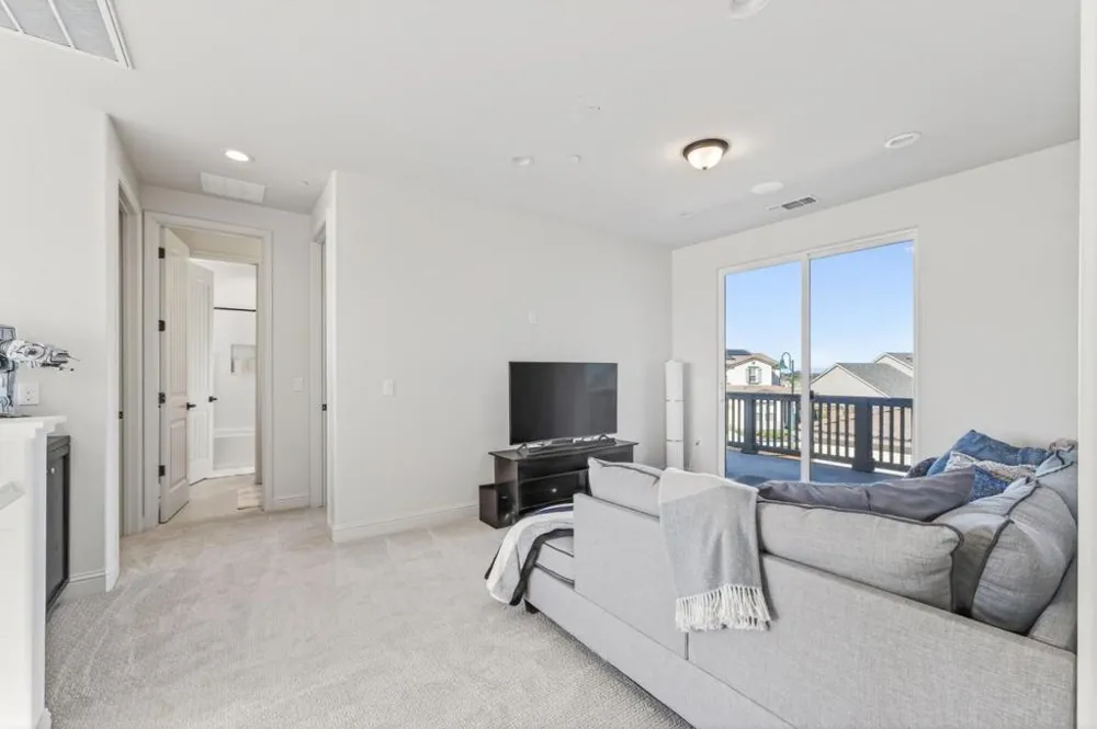 585 Santa Lucia Way Marina, CA 93933