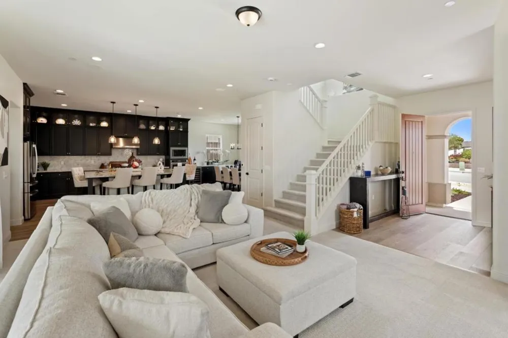 585 Santa Lucia Way Marina, CA 93933