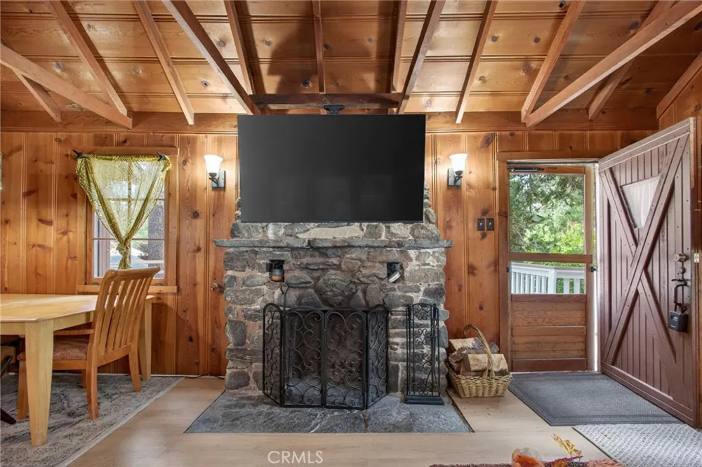 1674 Twin Lakes Wrightwood, CA 92397