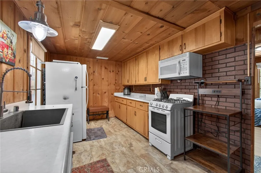 1674 Twin Lakes Wrightwood, CA 92397