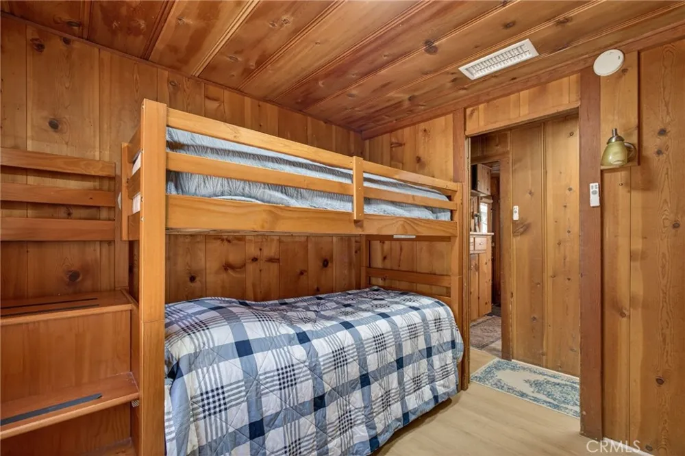 1674 Twin Lakes Wrightwood, CA 92397