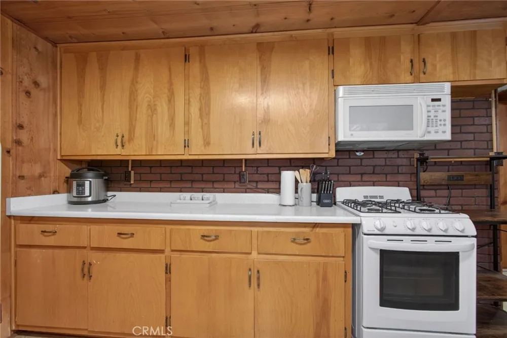 1674 Twin Lakes Wrightwood, CA 92397