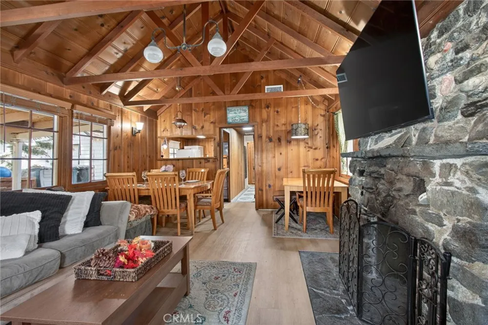 1674 Twin Lakes Wrightwood, CA 92397