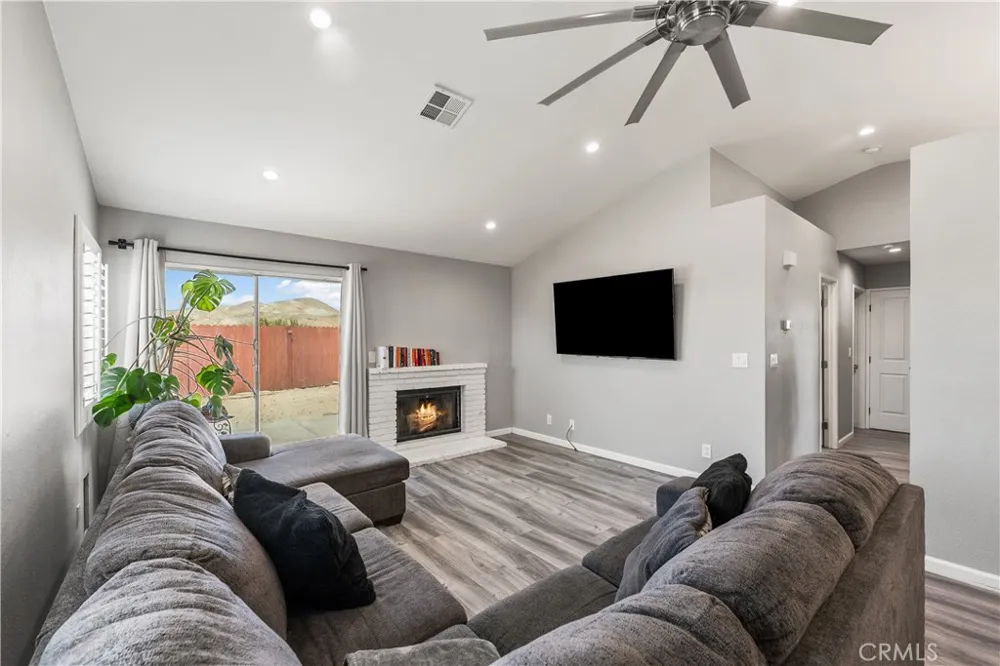 3633 Capri Court Rosamond, CA 93560