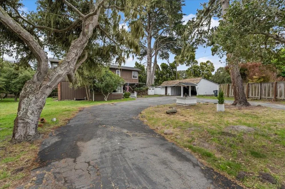 841 Congress Avenue Pacific Grove, CA 93950