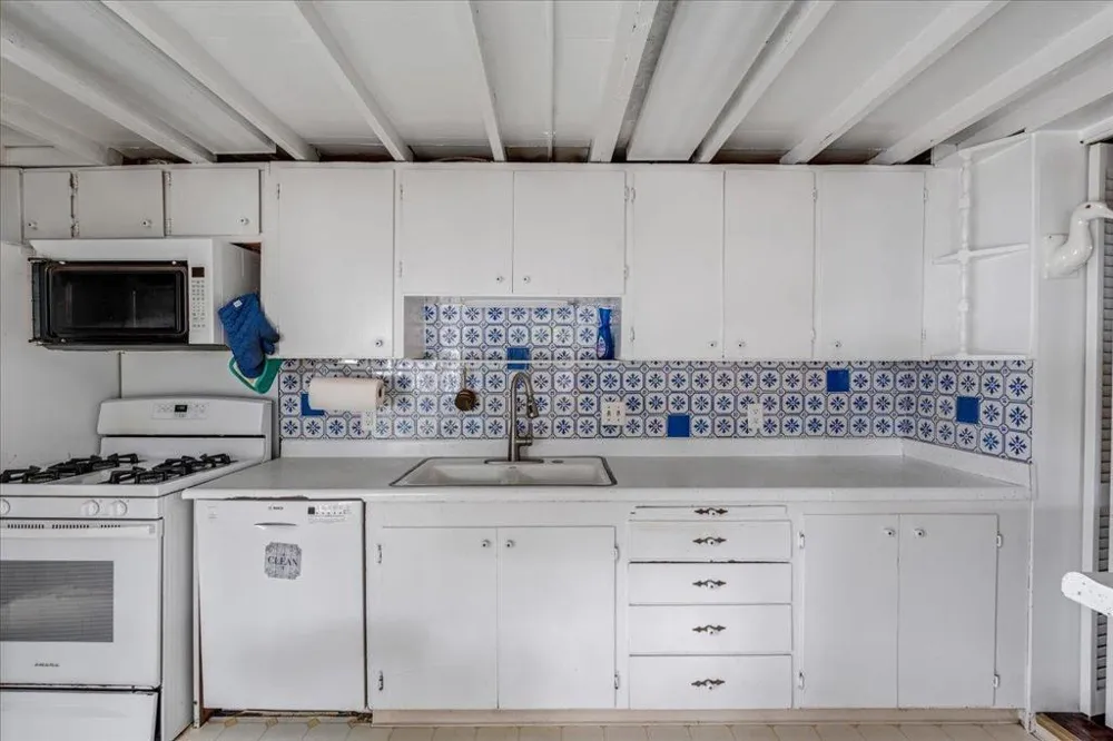 841 Congress Avenue Pacific Grove, CA 93950