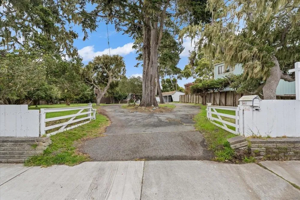 841 Congress Avenue Pacific Grove, CA 93950