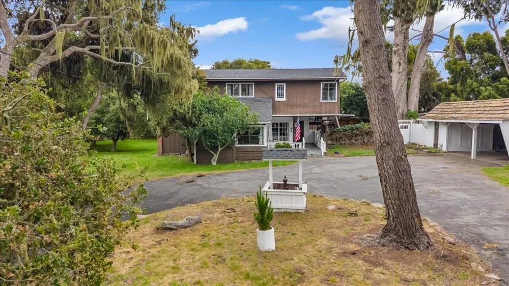 841 Congress Avenue Pacific Grove, CA 93950