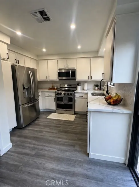 13540 Hubbard #28 Sylmar, CA 91342