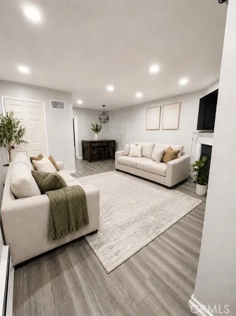 13540 Hubbard #28 Sylmar, CA 91342