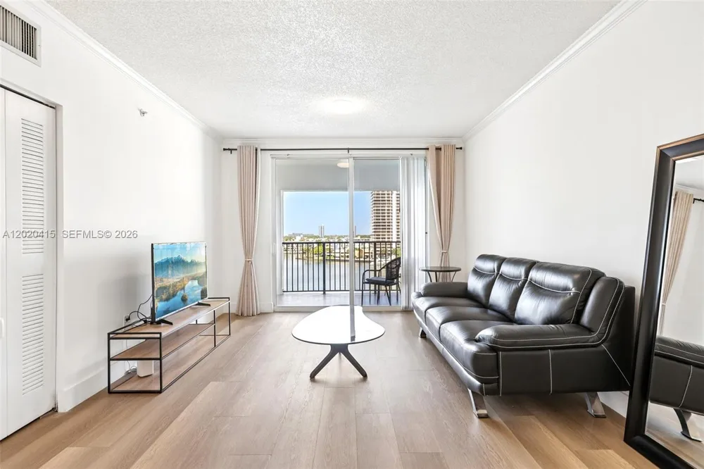 17150 Bay Rd #2808 Sunny Isles Beach, FL 33160