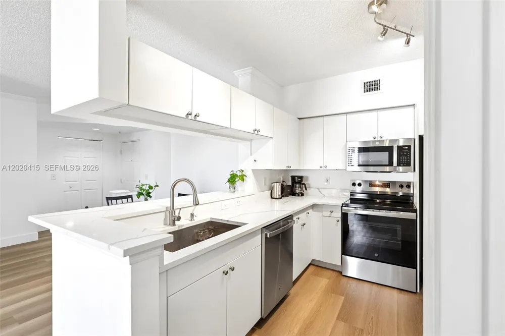 17150 Bay Rd #2808 Sunny Isles Beach, FL 33160
