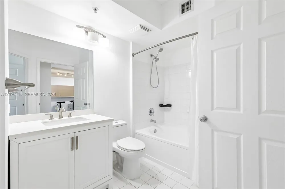 17150 Bay Rd #2808 Sunny Isles Beach, FL 33160