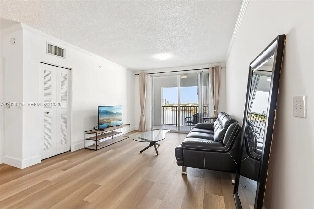 17150 Bay Rd #2808 Sunny Isles Beach, FL 33160