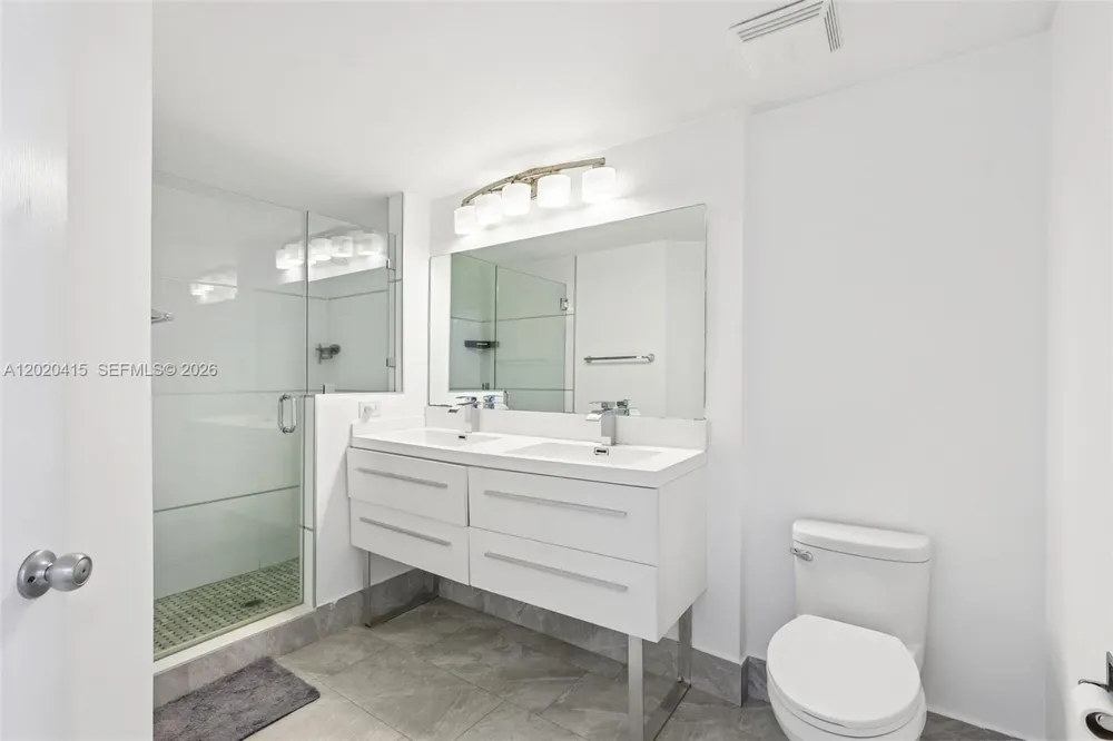 17150 Bay Rd #2808 Sunny Isles Beach, FL 33160
