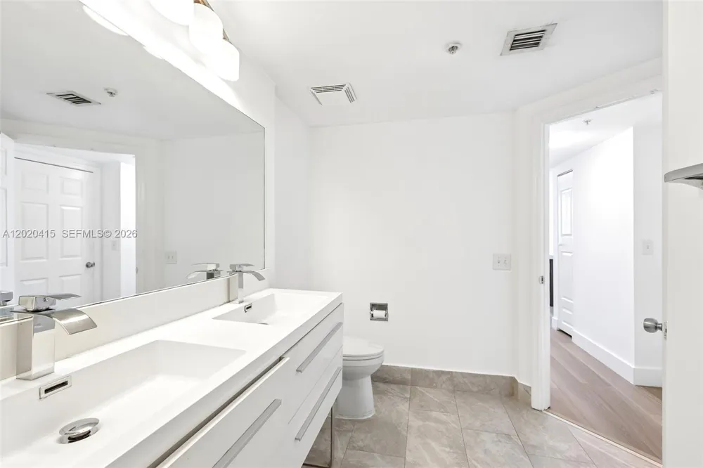 17150 Bay Rd #2808 Sunny Isles Beach, FL 33160
