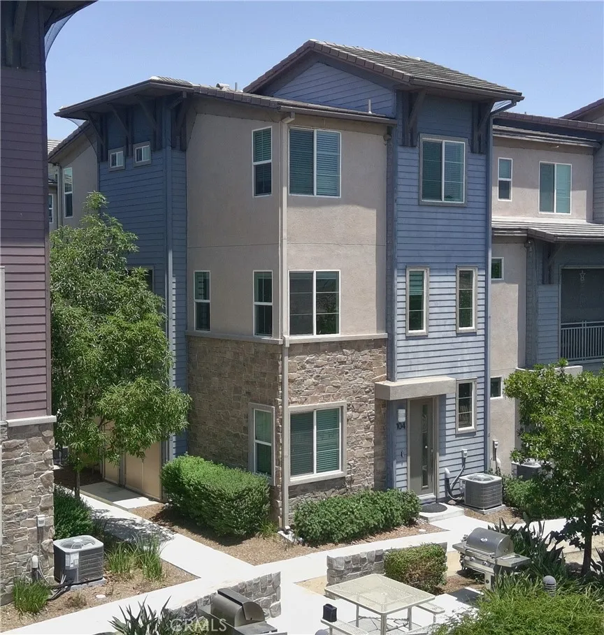 1014 Savi Drive #104 Corona, CA 92878