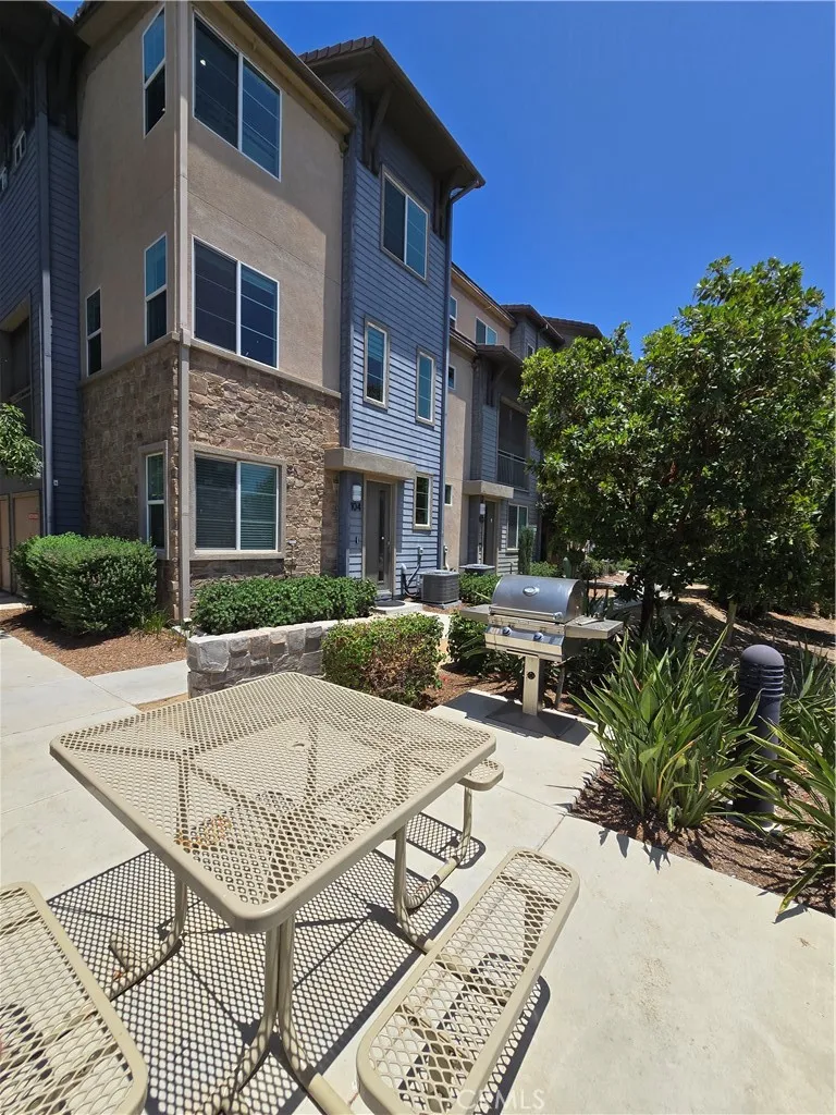 1014 Savi Drive #104 Corona, CA 92878