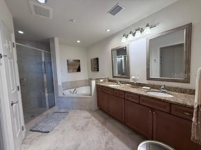 7710 LAKE VISTA COURT #302 Lakewood Ranch, FL 34202