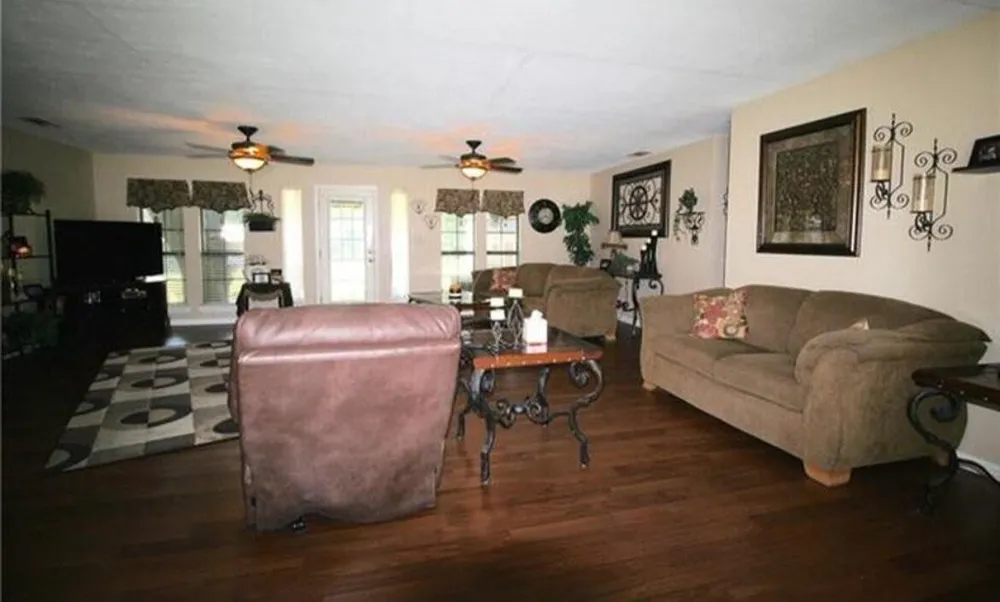 214 County Rd 4870 Newark, TX 76071