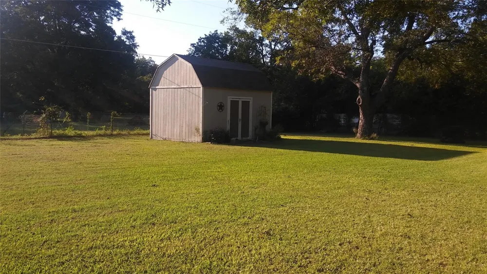 214 County Rd 4870 Newark, TX 76071