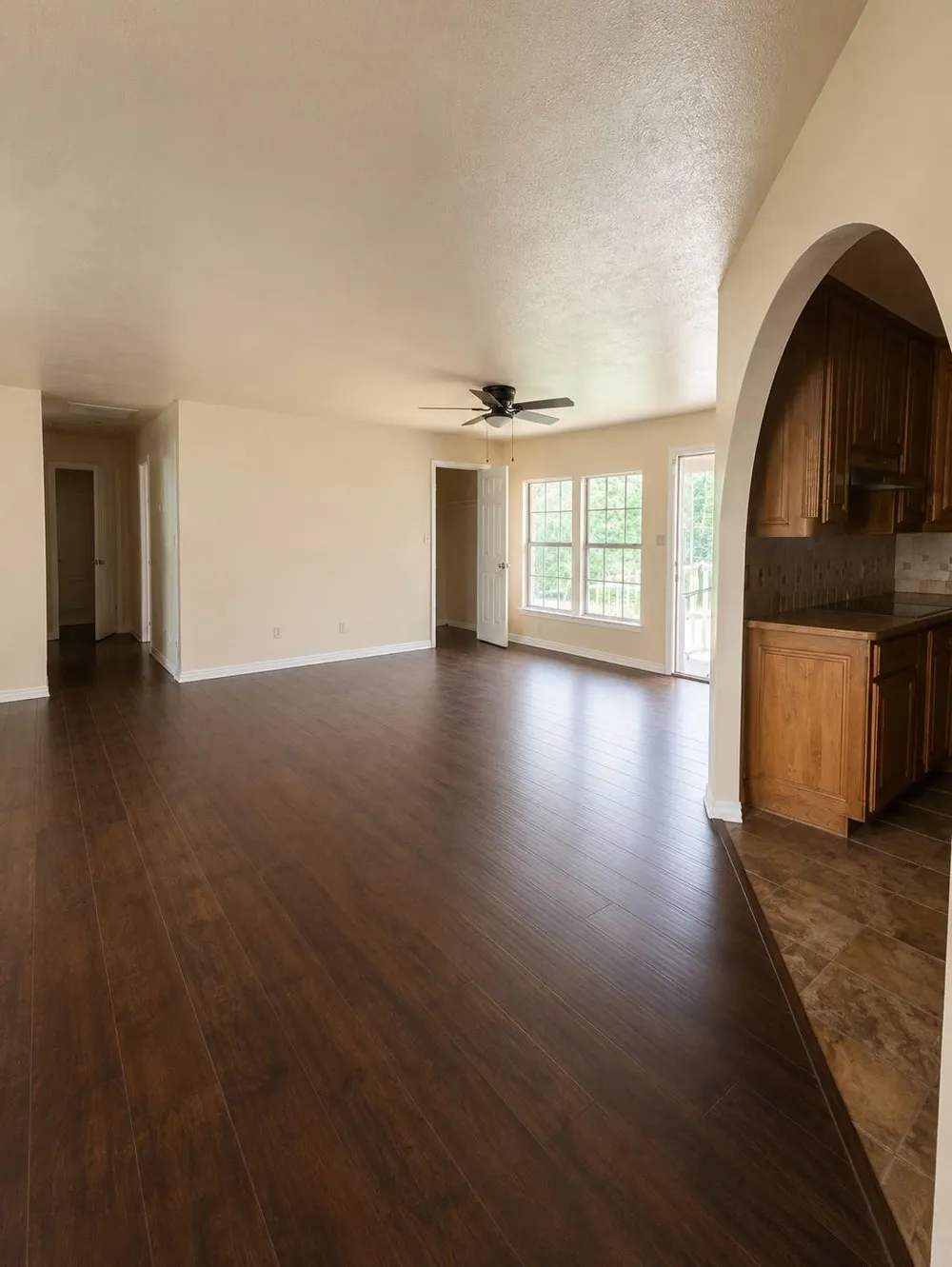 214 County Rd 4870 Newark, TX 76071