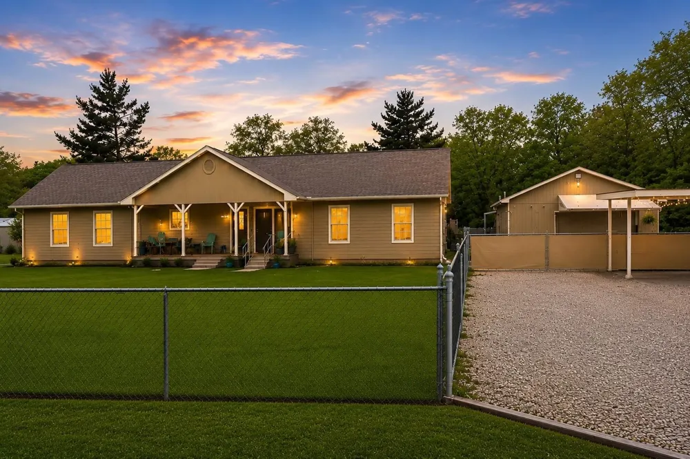 214 County Rd 4870 Newark, TX 76071