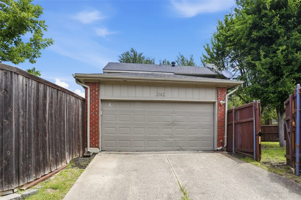 2142 Falcon Ridge Drive Carrollton, TX 75010
