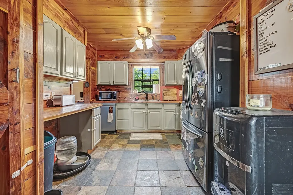 4798 County Road 4235 De Kalb, TX 75559