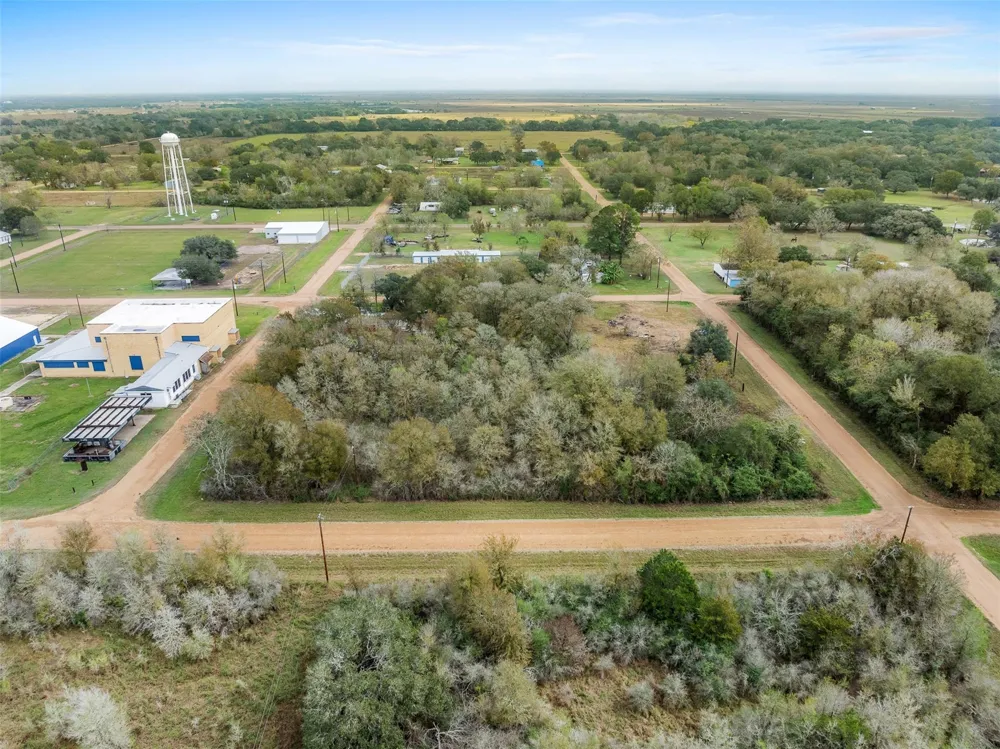 2211 8th Street Rock Island, TX 77470