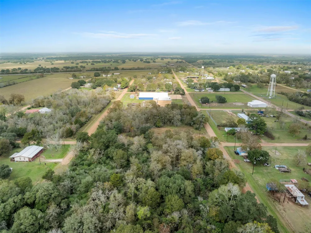 2211 8th Street Rock Island, TX 77470