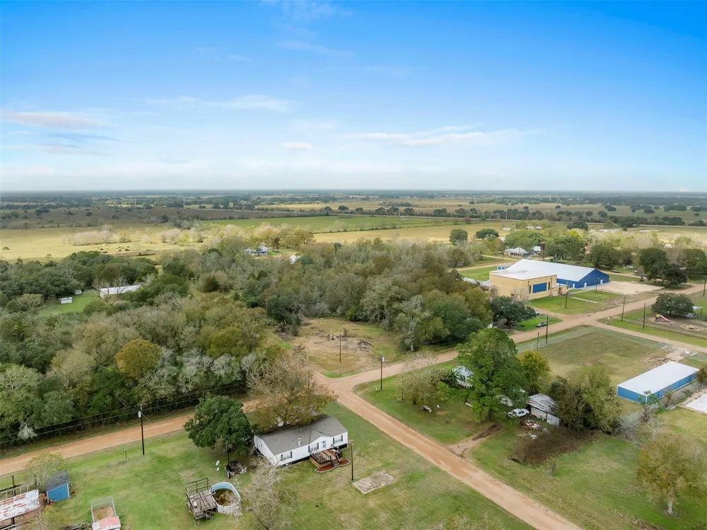 2211 8th Street Rock Island, TX 77470