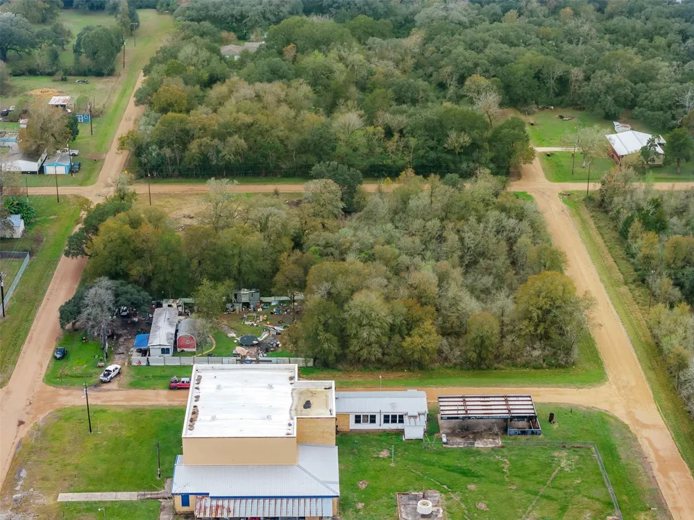 2211 8th Street Rock Island, TX 77470