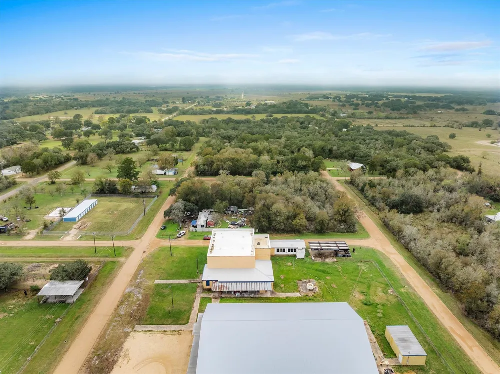 2211 8th Street Rock Island, TX 77470