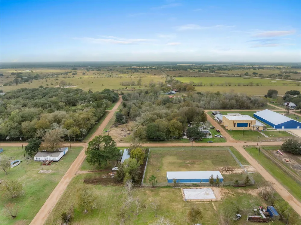 2211 8th Street Rock Island, TX 77470