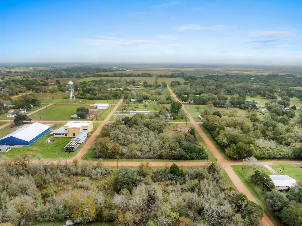 2211 8th Street Rock Island, TX 77470