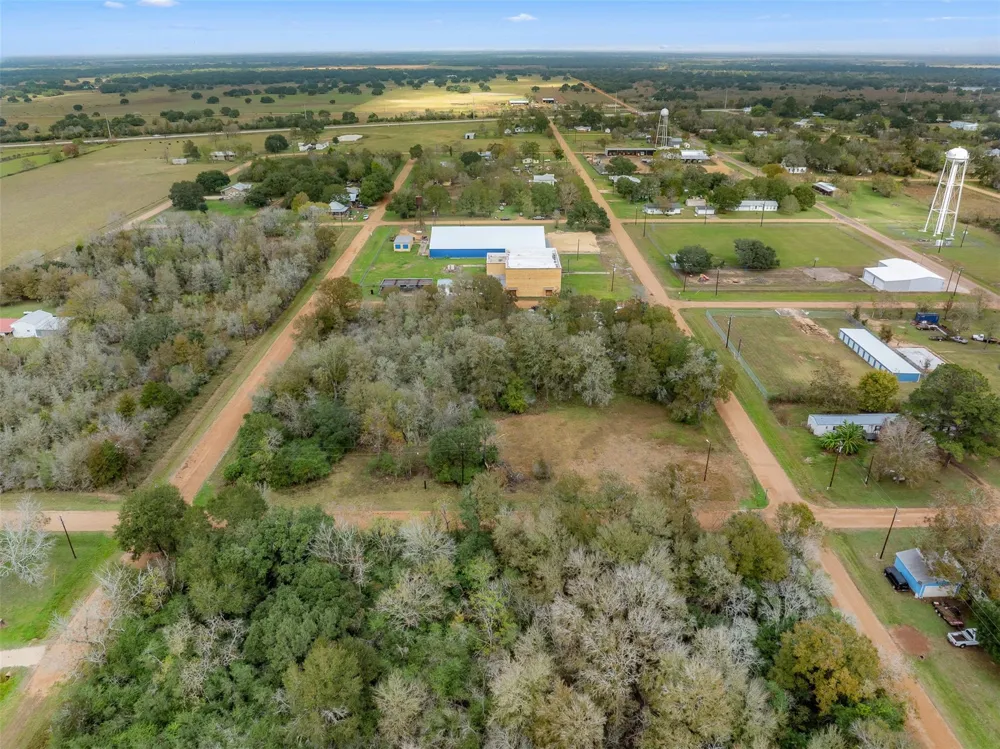 2211 8th Street Rock Island, TX 77470