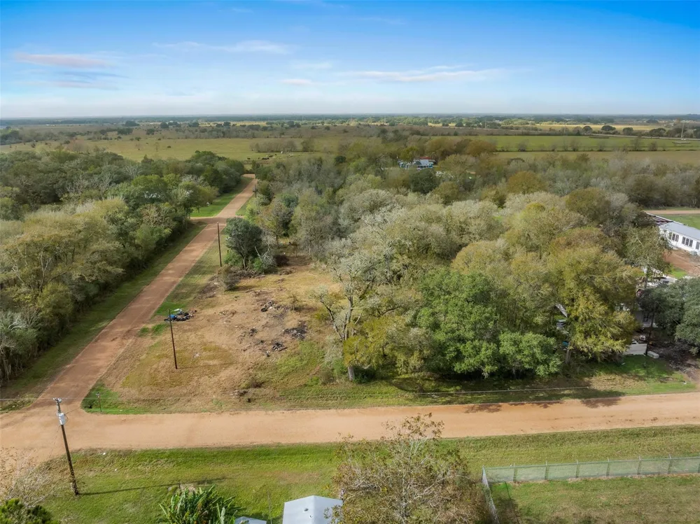 2211 8th Street Rock Island, TX 77470