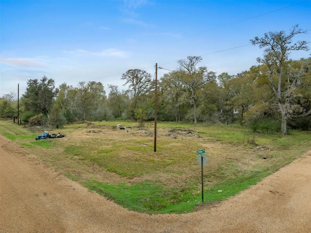 2211 8th Street Rock Island, TX 77470