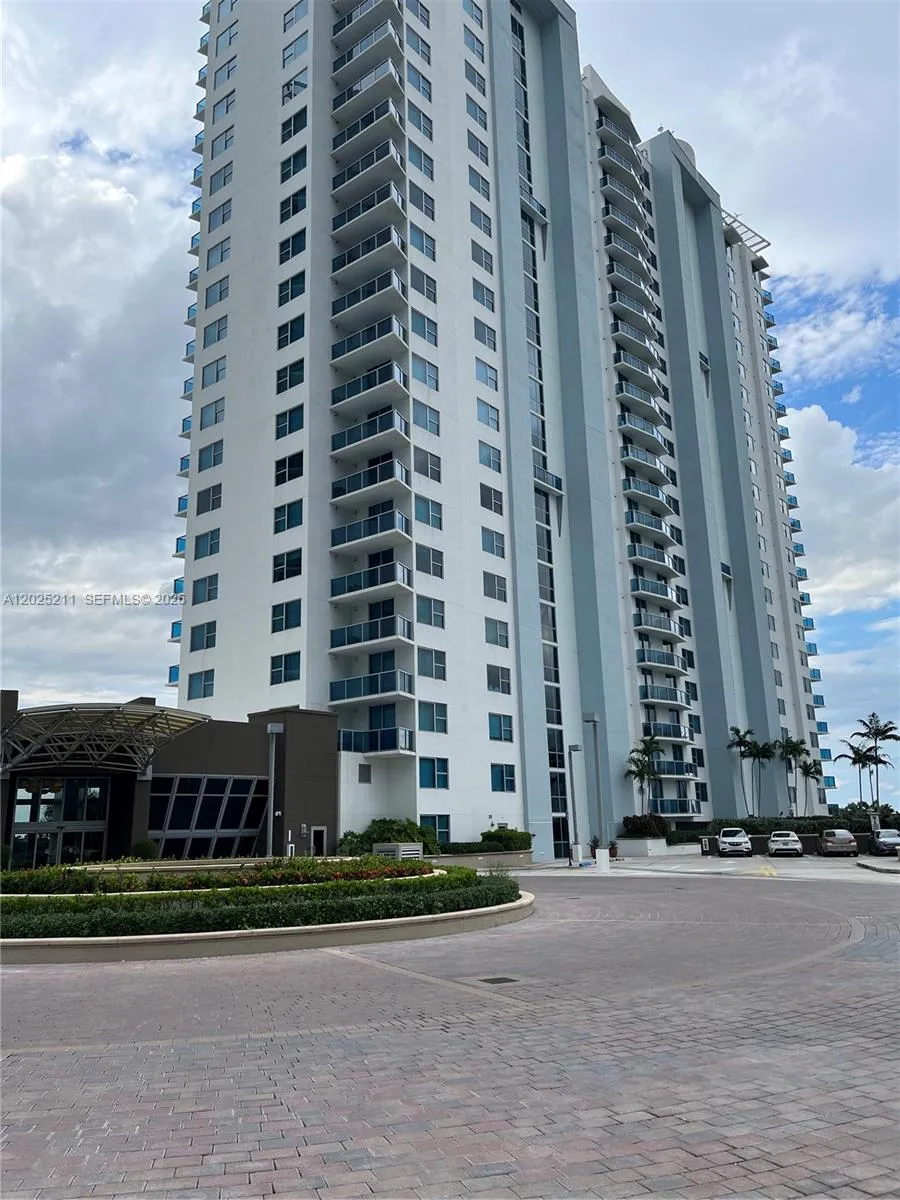 2681 Flamingo Rd #303S Sunrise, FL 33323