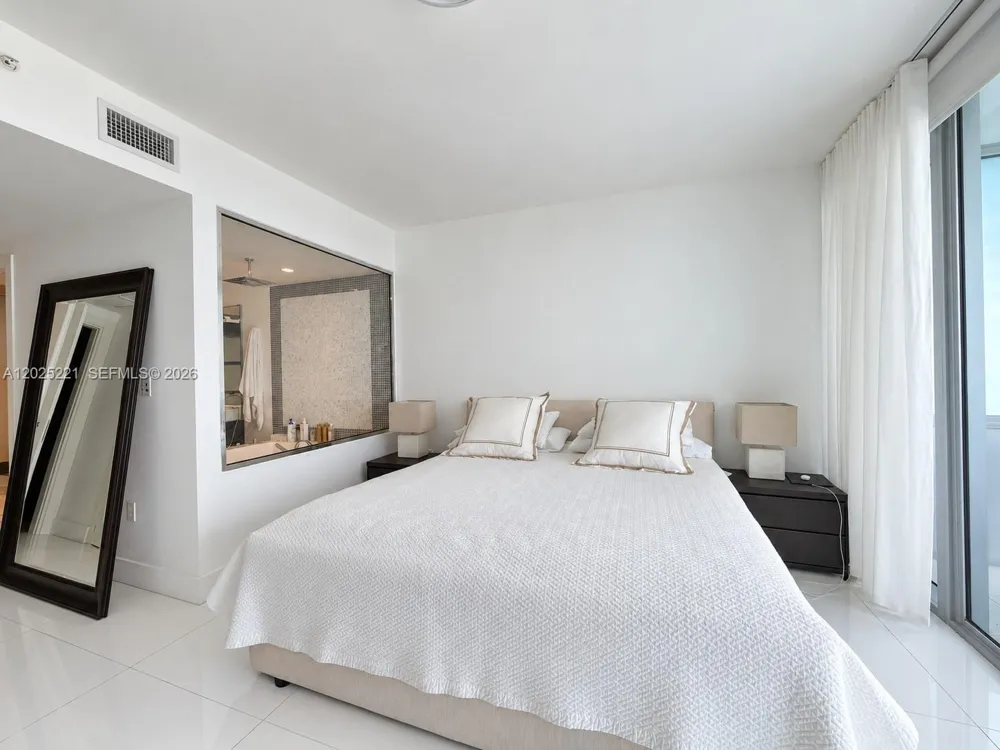 200 Biscayne Boulevard Way #4104 Miami, FL 33131
