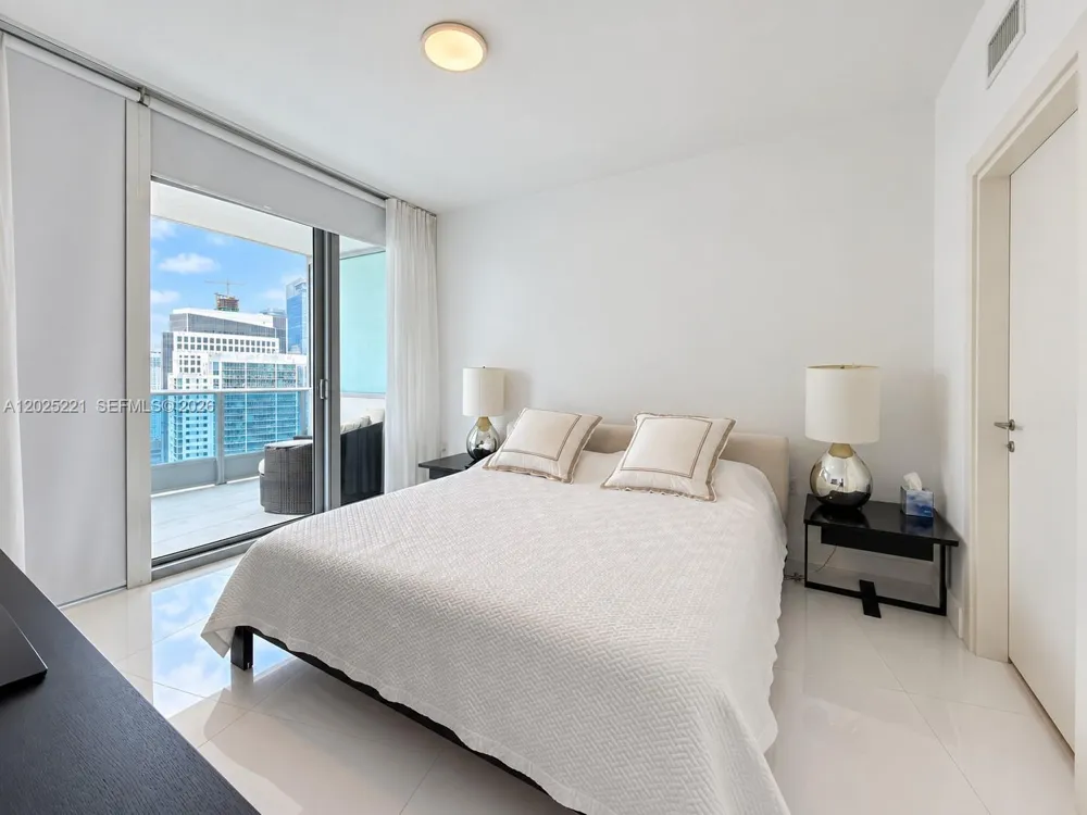 200 Biscayne Boulevard Way #4104 Miami, FL 33131