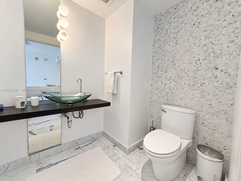 200 Biscayne Boulevard Way #4104 Miami, FL 33131